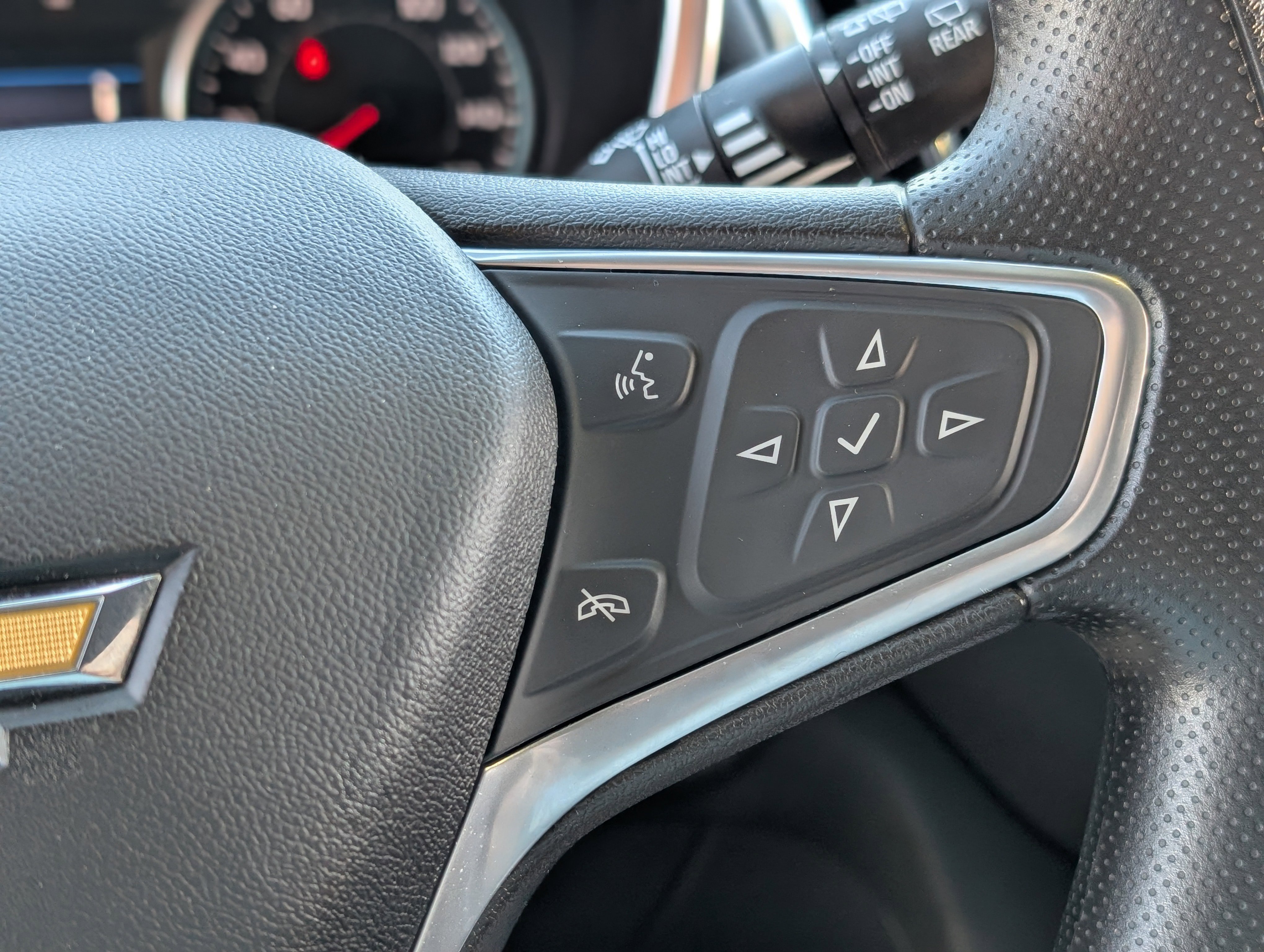 Used 2022 Chevrolet Equinox LT w/ LPO, Floor Liner Package image 17