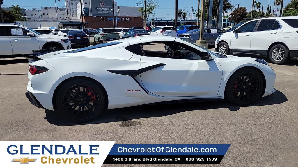 Used 2025 Chevrolet Corvette Z06 RWD image 9