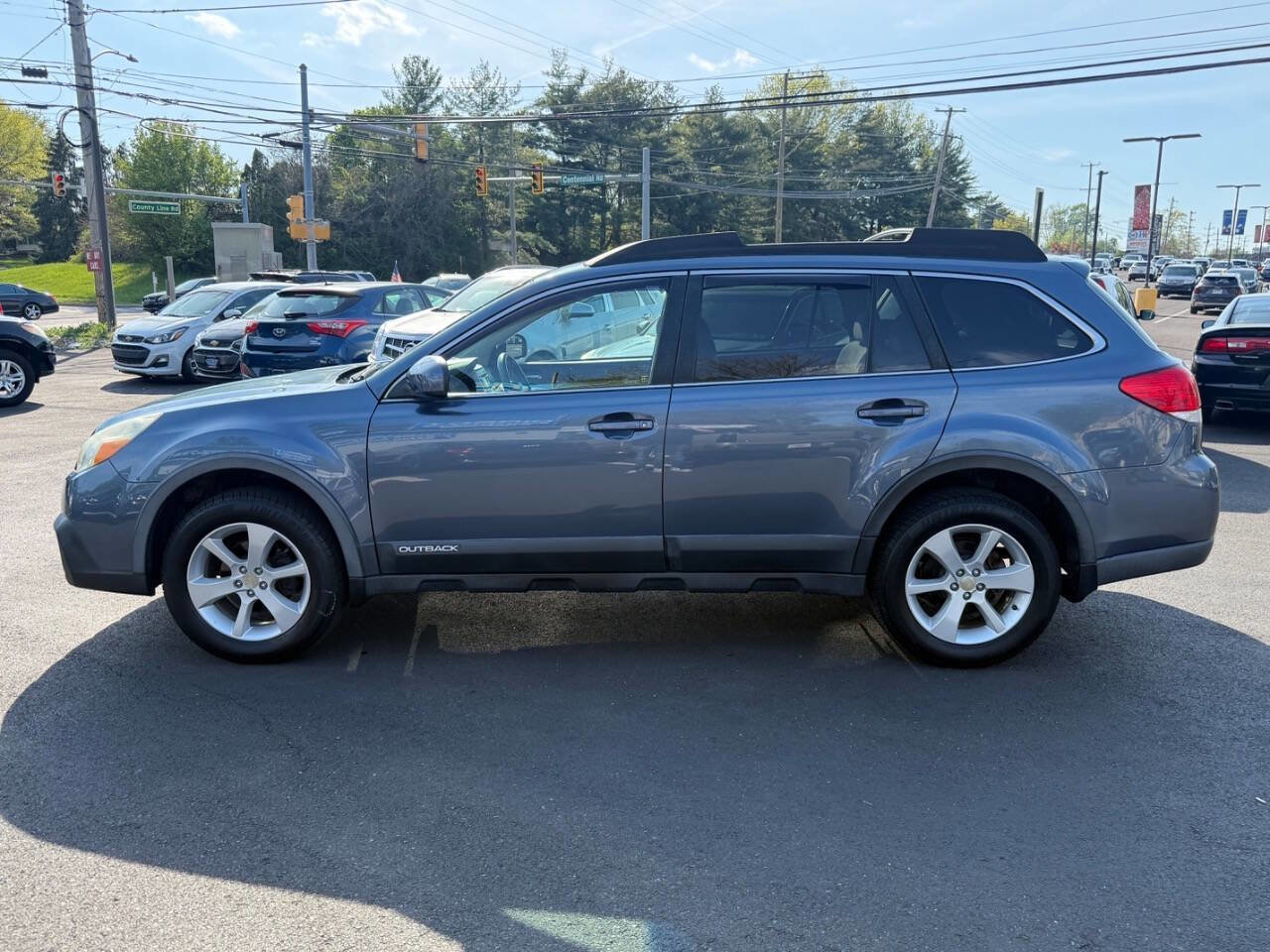 Used 2013 Subaru Outback 2.5i Premium AWD/4WD image 6
