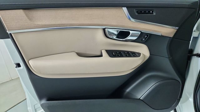 New 2026 Volvo XC90 T8 Plus w/ Protection Package AWD/4WD image 9