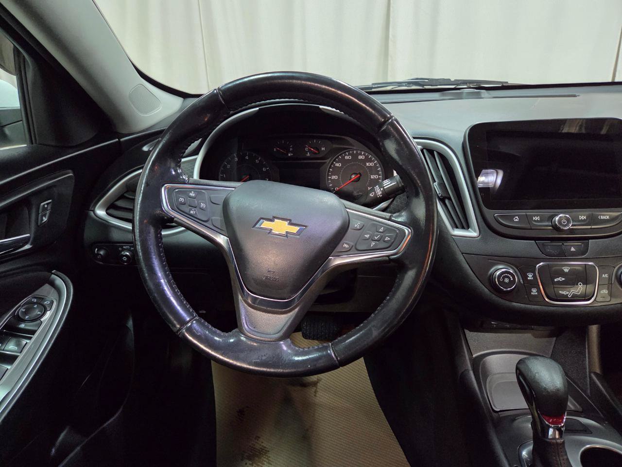Used 2021 Chevrolet Malibu RS FWD image 25