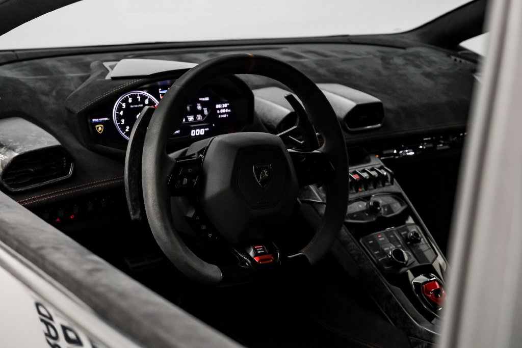 Used 2018 Lamborghini Huracan Performante AWD/4WD image 21