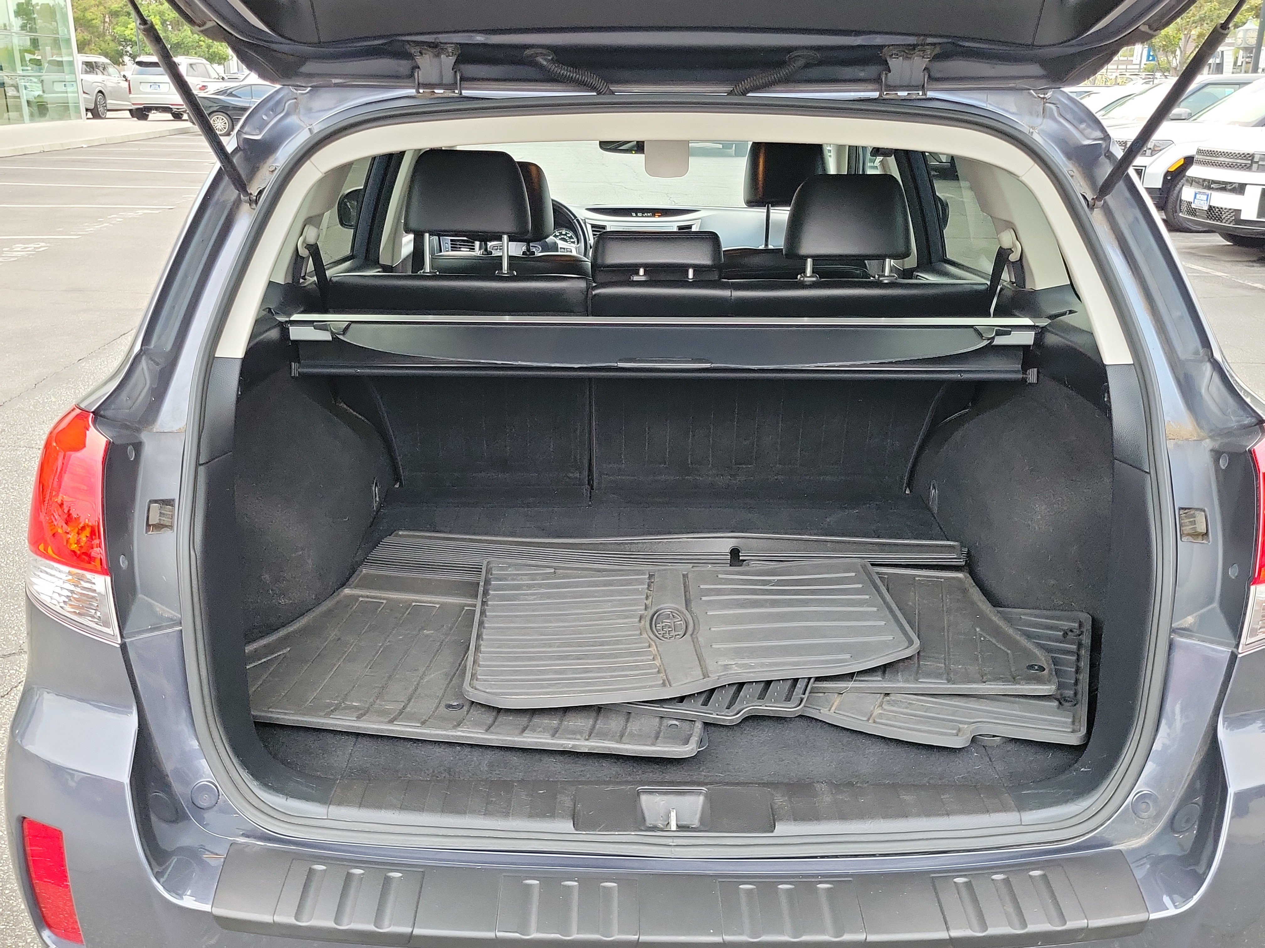 Used 2014 Subaru Outback 2.5i Limited w/ Moonroof Package AWD/4WD image 21