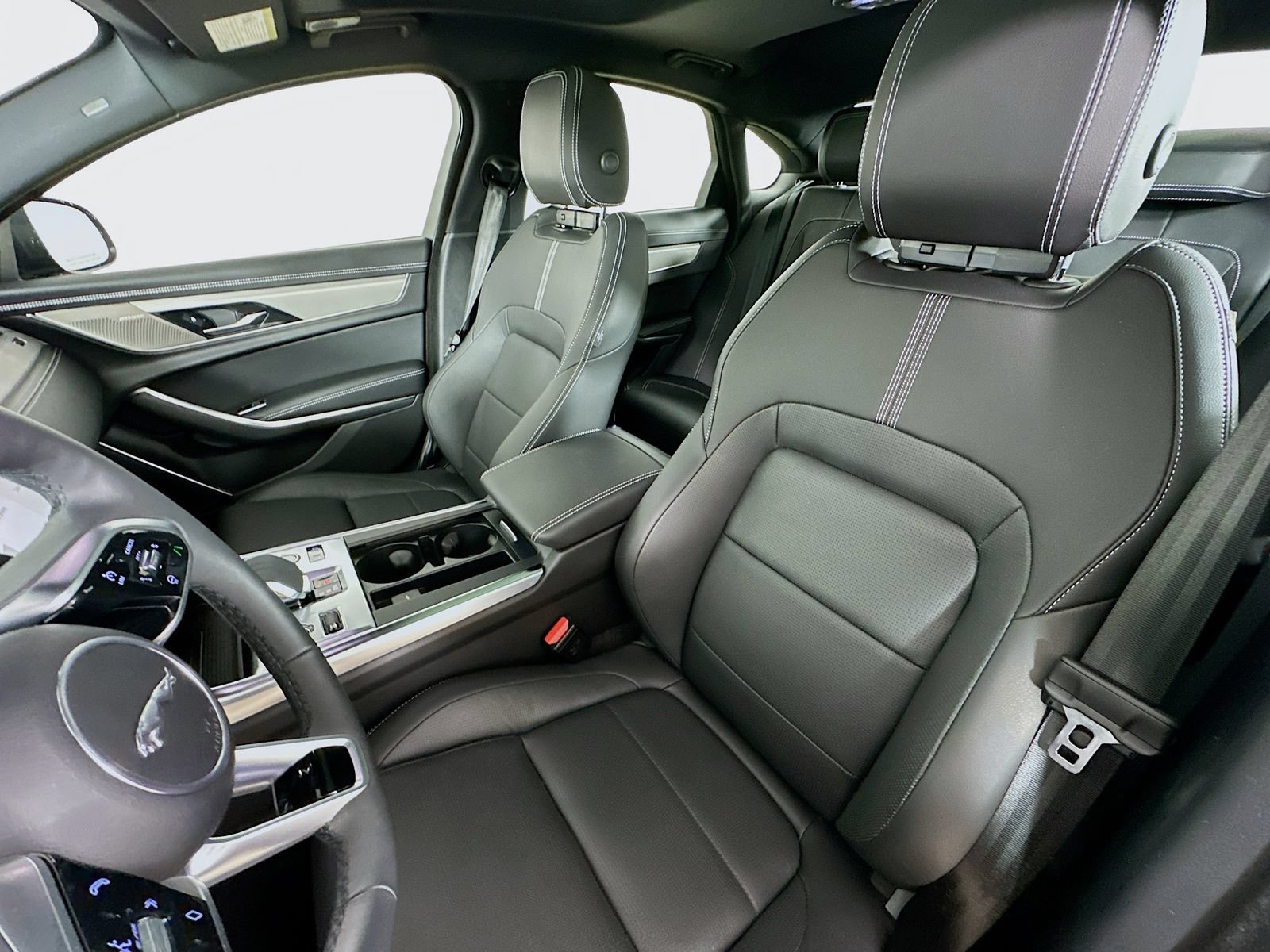 Used 2024 Jaguar XF R-Dynamic SE AWD/4WD image 35
