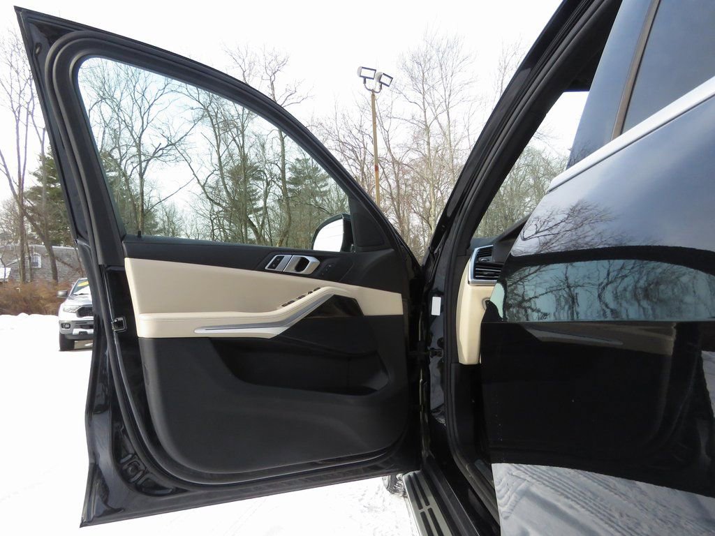 Used 2019 BMW X5 xDrive40i w/ Executive Package image 9