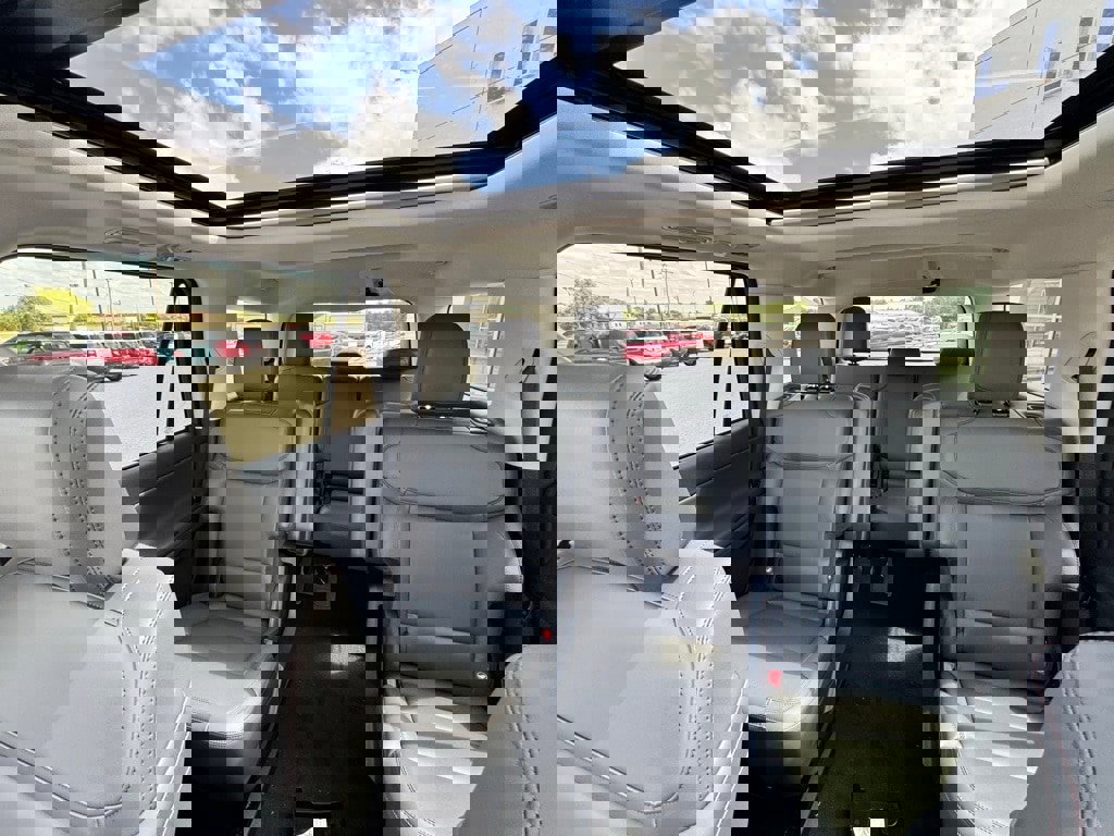 New 2025 Ford Expedition Active image 29