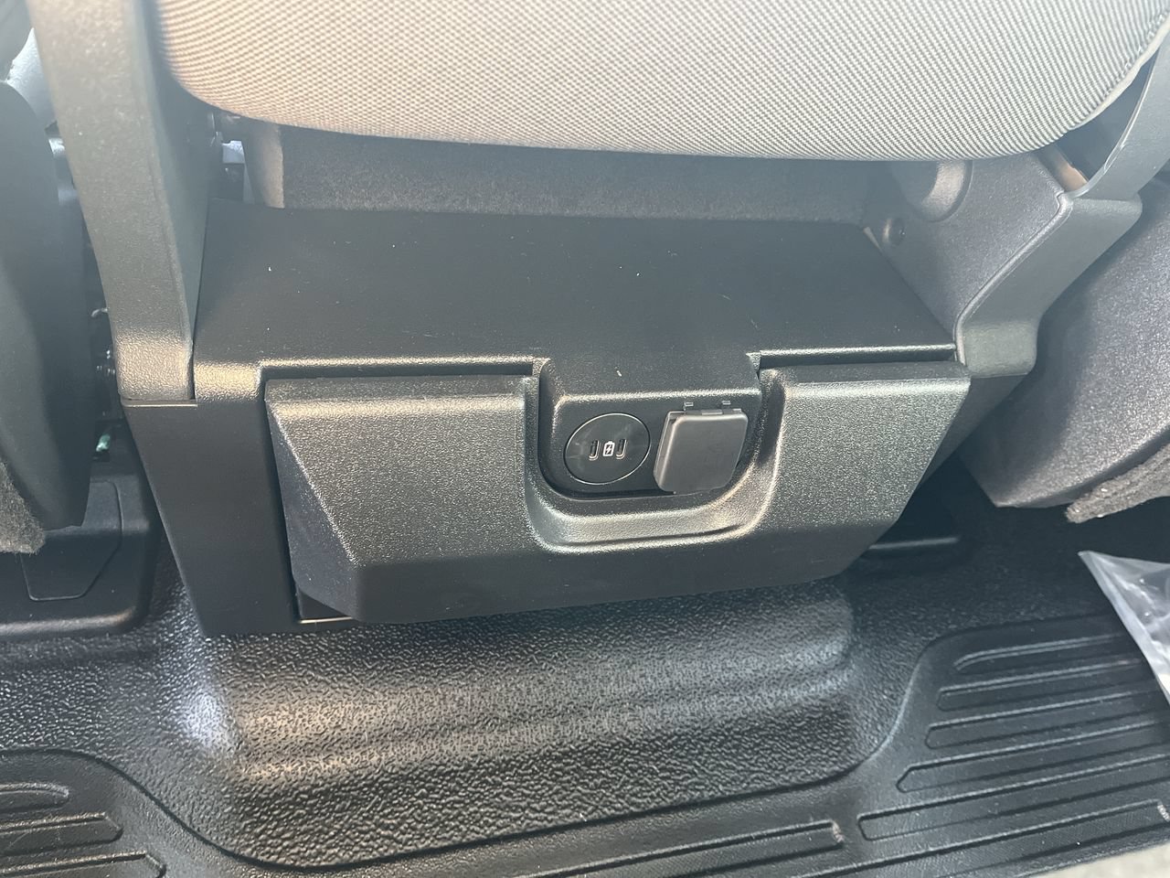 New 2025 Ford F550 4x4 SuperCab Super Duty image 9