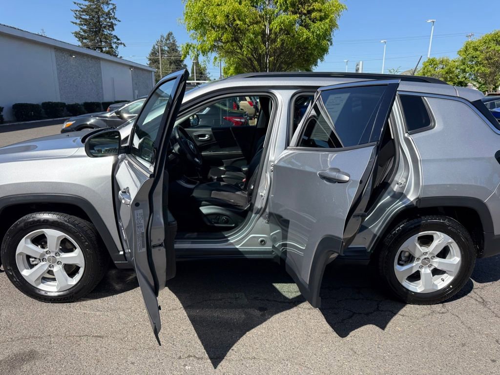 Used 2018 Jeep Compass Latitude w/ Popular Equipment Group FWD image 18