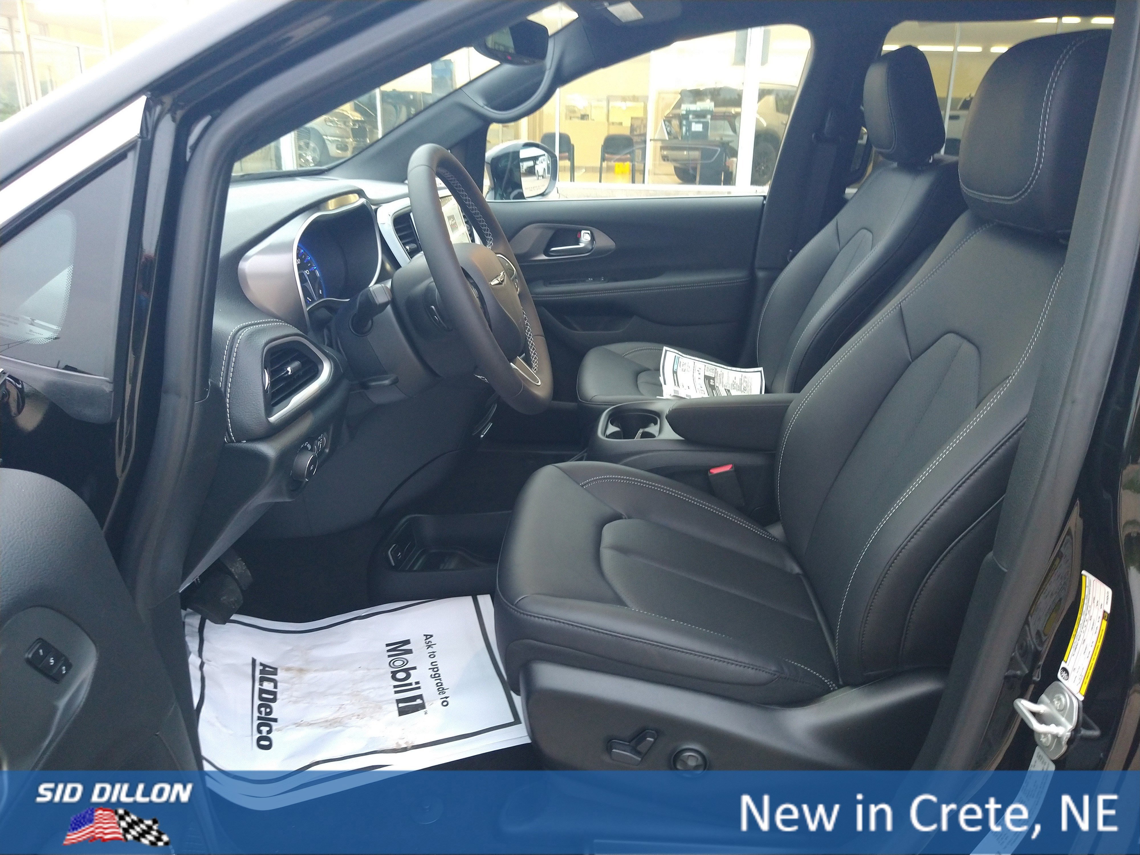 New 2026 Chrysler Pacifica Select image 3