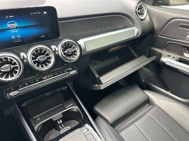 Used 2022 Mercedes-Benz GLB 250 4MATIC image 32