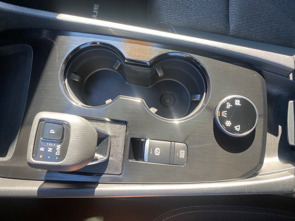 Used 2024 Nissan Rogue SV image 25