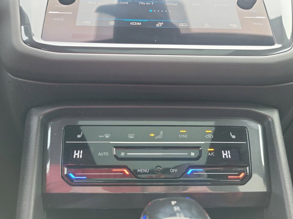 Certified 2023 Volkswagen Tiguan SE R-Line image 22