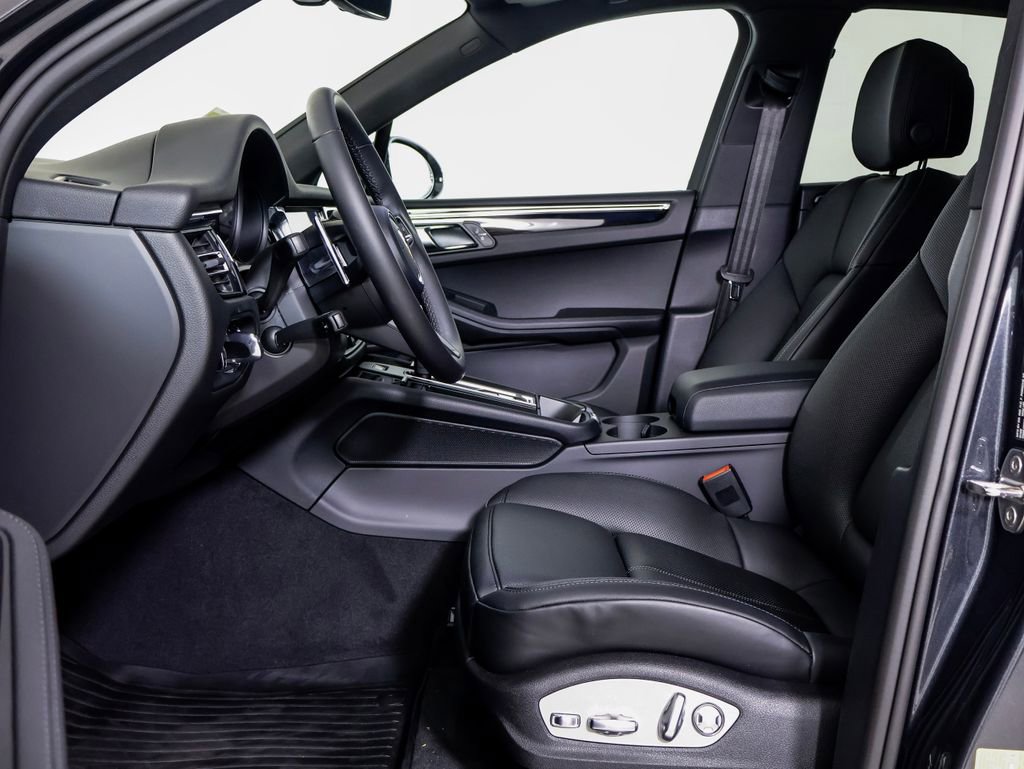 Certified 2026 Porsche Macan image 5
