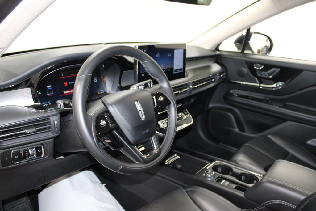 Used 2023 Lincoln Corsair AWD w/ Equipment Group 101A image 13