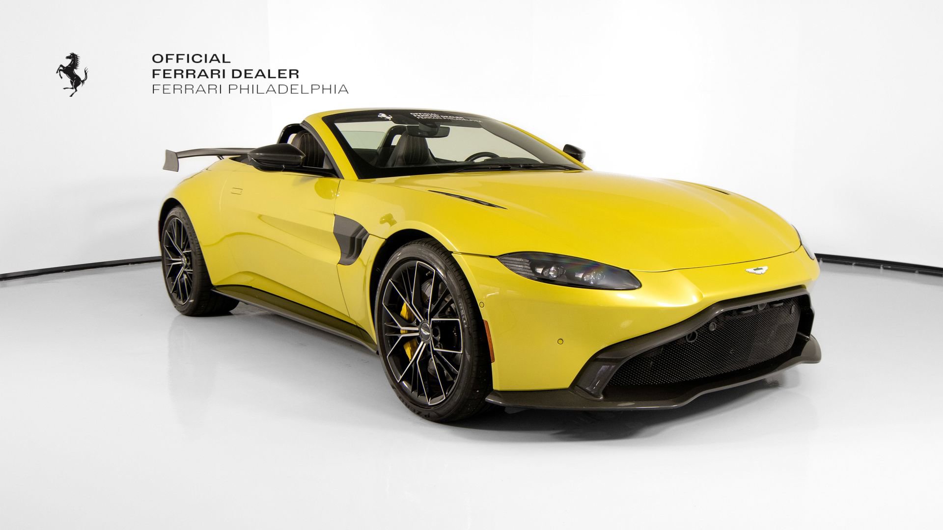 Used 2021 Aston Martin V8 Vantage Roadster image 21