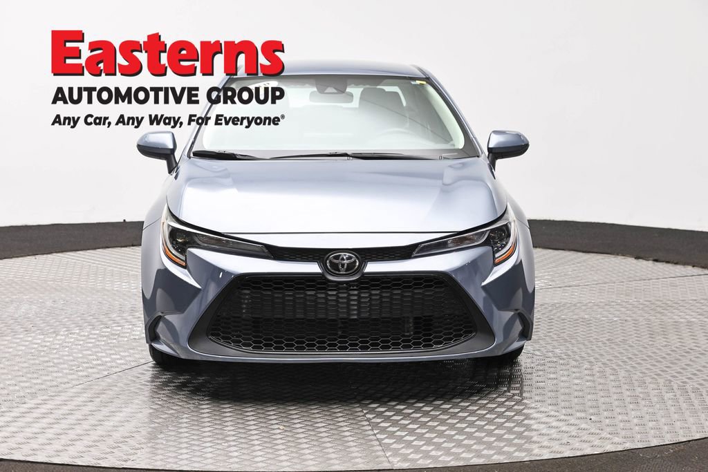 Used 2022 Toyota Corolla LE FWD image 2
