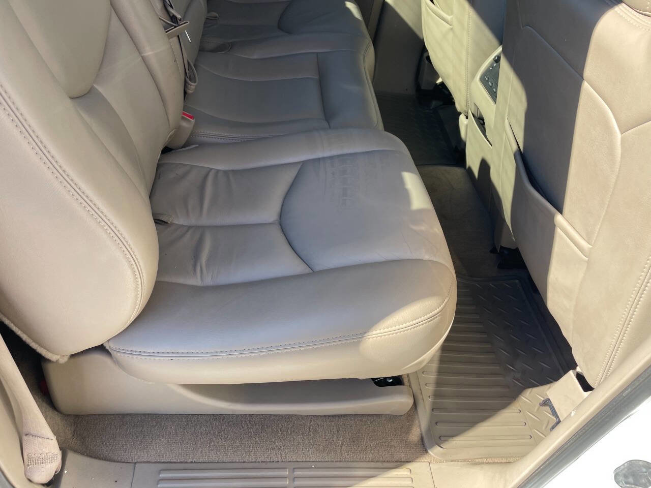 Used 2005 GMC Sierra 3500 SLT w/ Heavy-Duty Power Package image 29