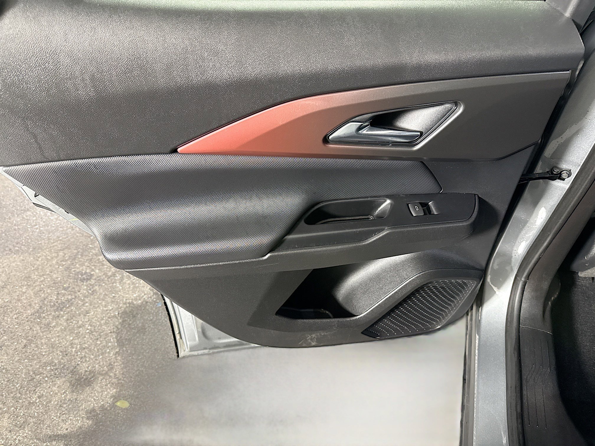 Used 2025 Chevrolet Equinox EV RS w/ Convenience Package II image 25