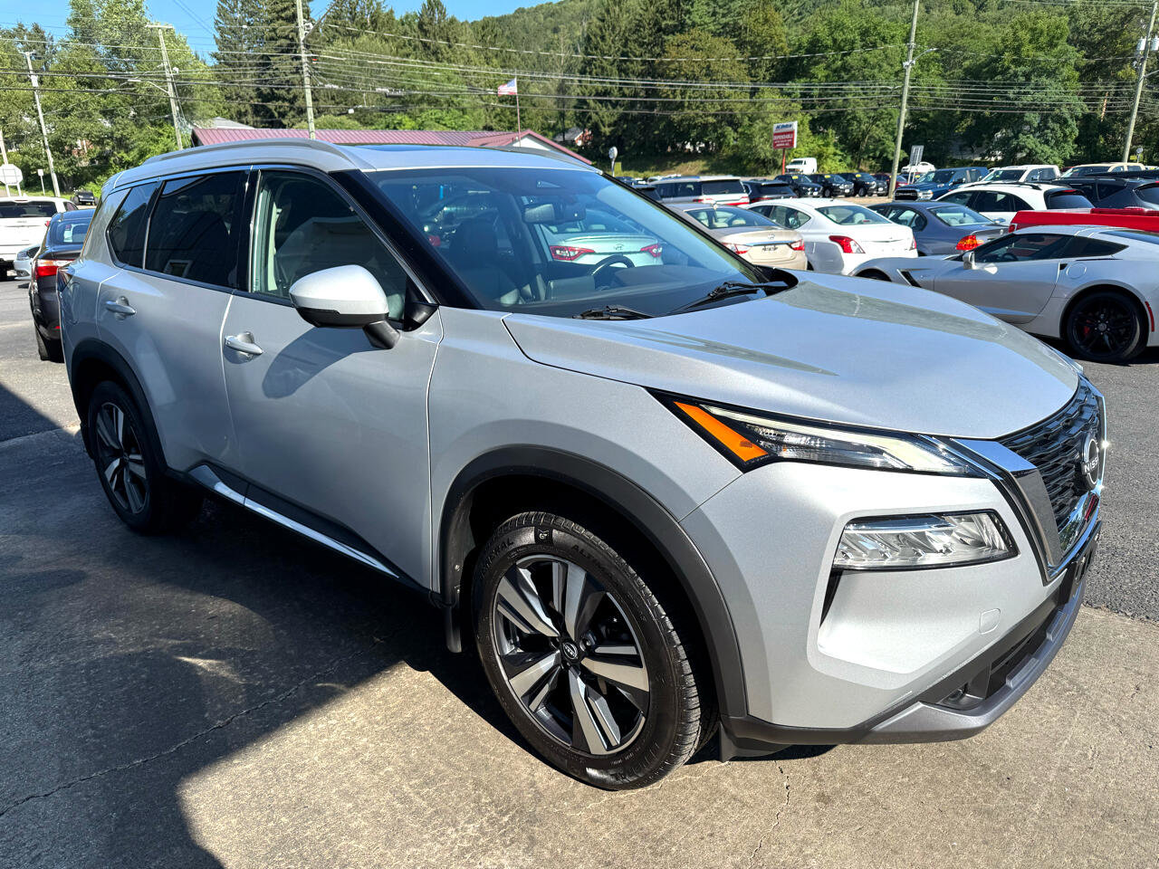 Used 2022 Nissan Rogue SL image 3