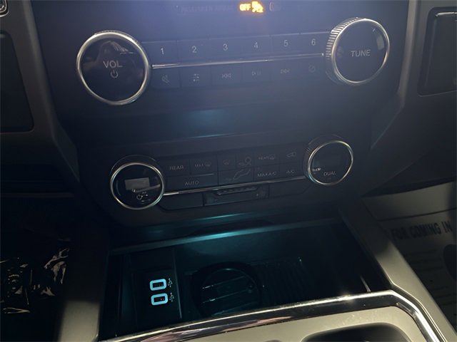 Used 2019 Ford Expedition XLT image 24