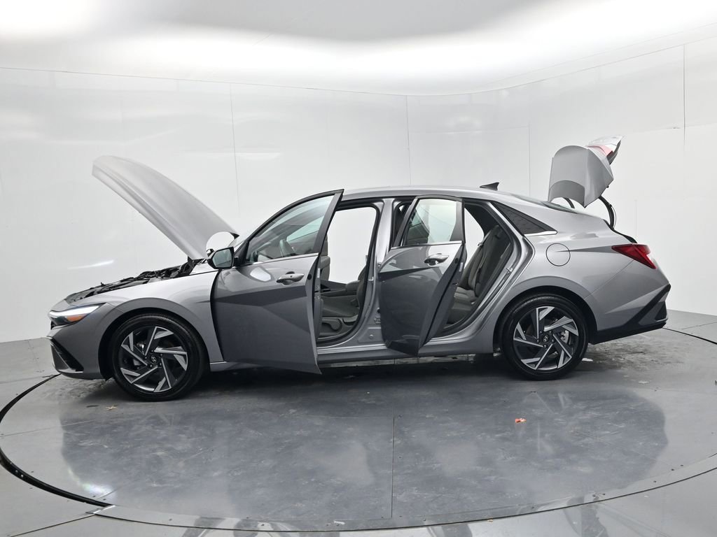 Used 2025 Hyundai Elantra SEL image 61