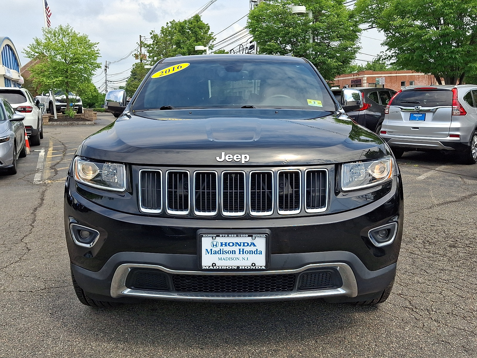 Used 2016 Jeep Grand Cherokee Limited AWD/4WD image 2