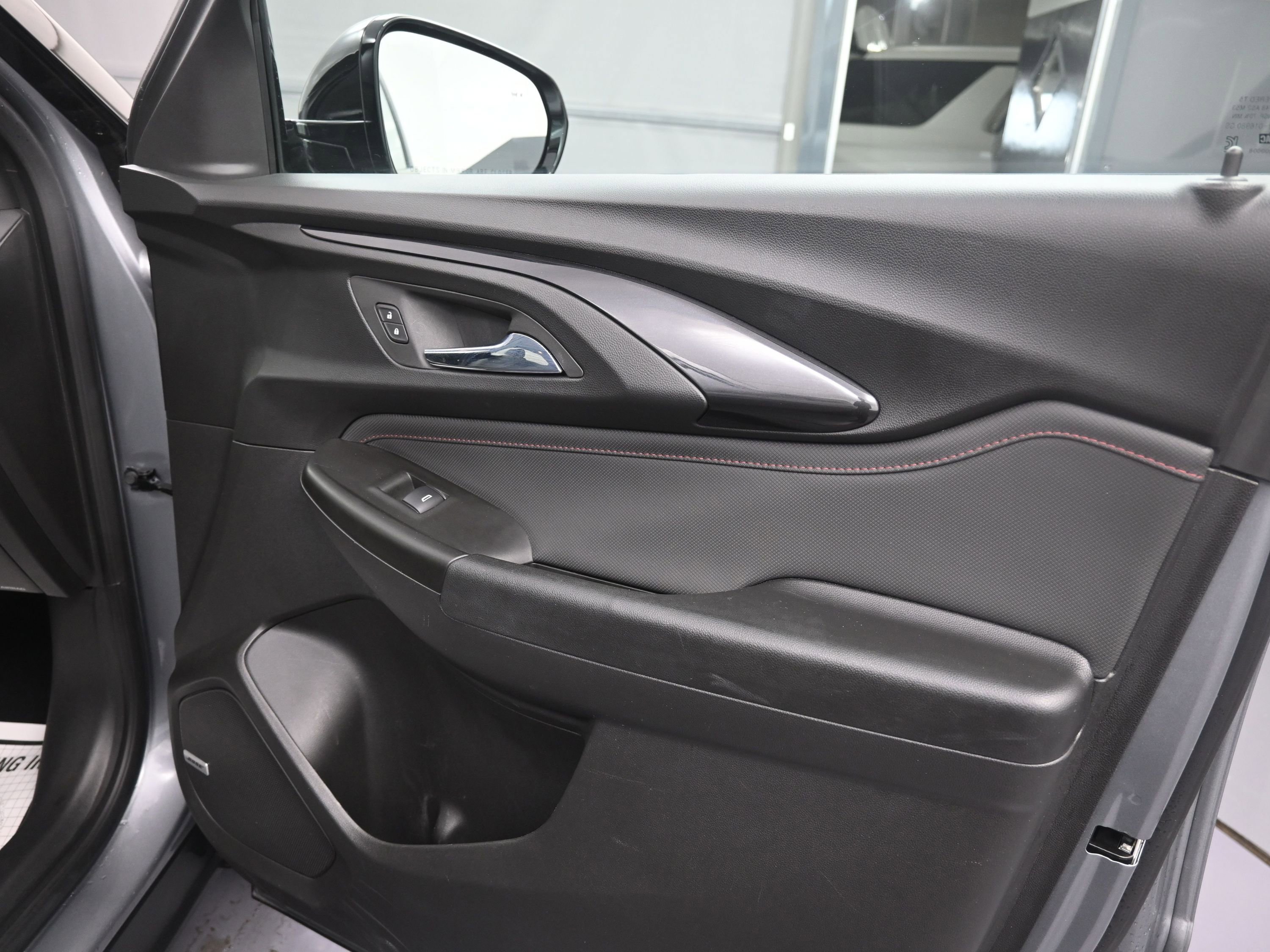 Used 2023 Chevrolet TrailBlazer RS w/ Sun and Liftgate Package image 16