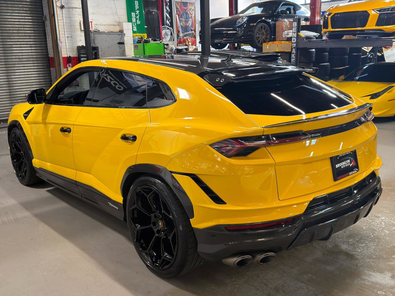 Used 2023 Lamborghini Urus Performante AWD/4WD image 10
