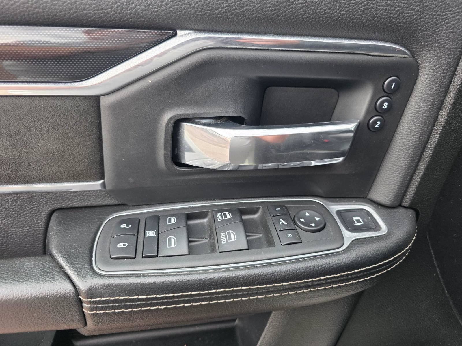 Used 2022 RAM 3500 Laramie AWD/4WD image 14