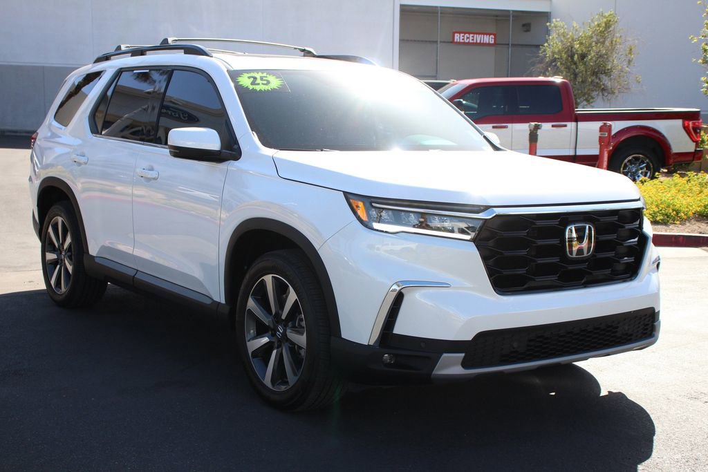 Used 2025 Honda Pilot Touring image 11