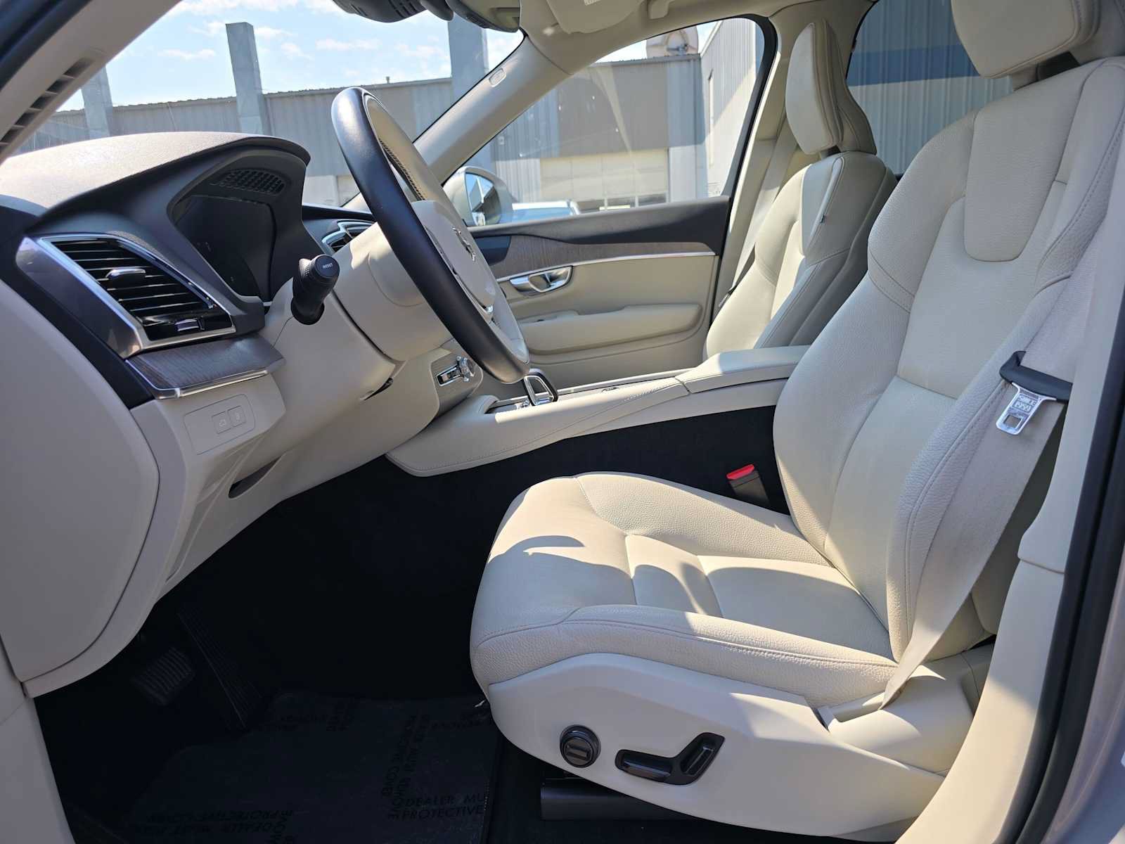 Certified 2023 Volvo XC90 T8 Plus AWD/4WD image 21
