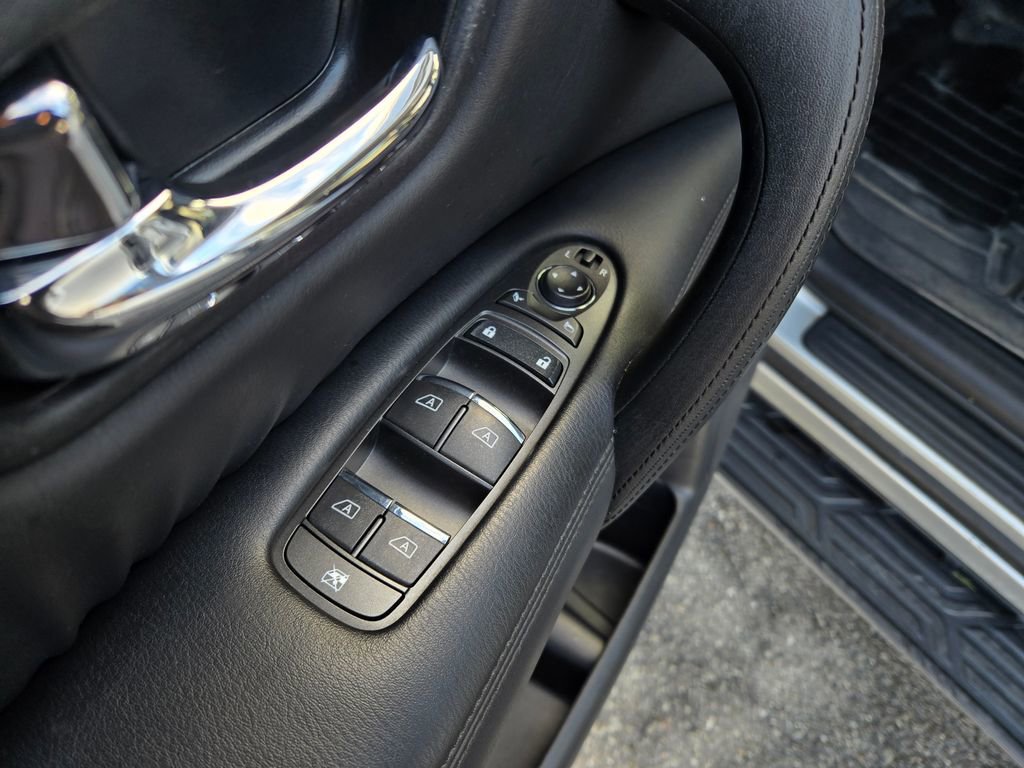 Used 2022 Nissan Armada SL w/ Captain's Chairs Package image 12