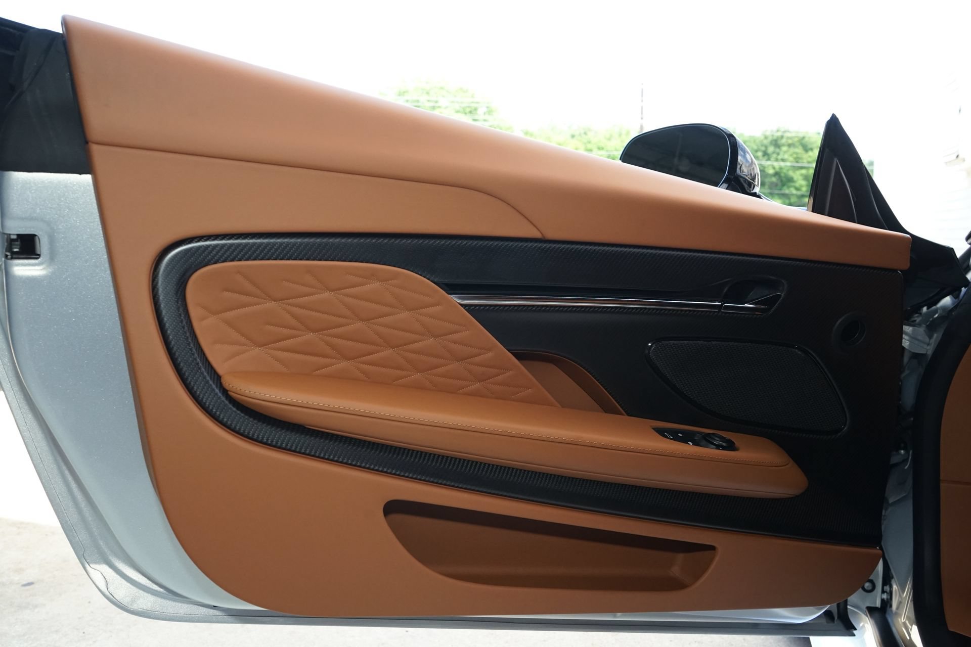 Used 2025 Aston Martin DB12 Coupe RWD image 28