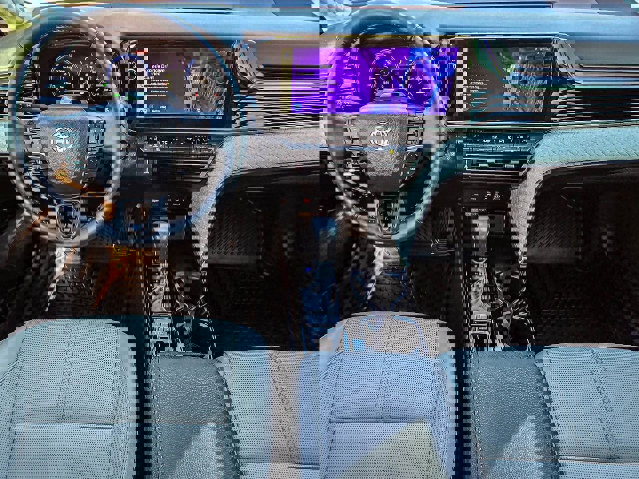 Used 2025 Toyota Camry XLE w/ Premium Plus Package image 35