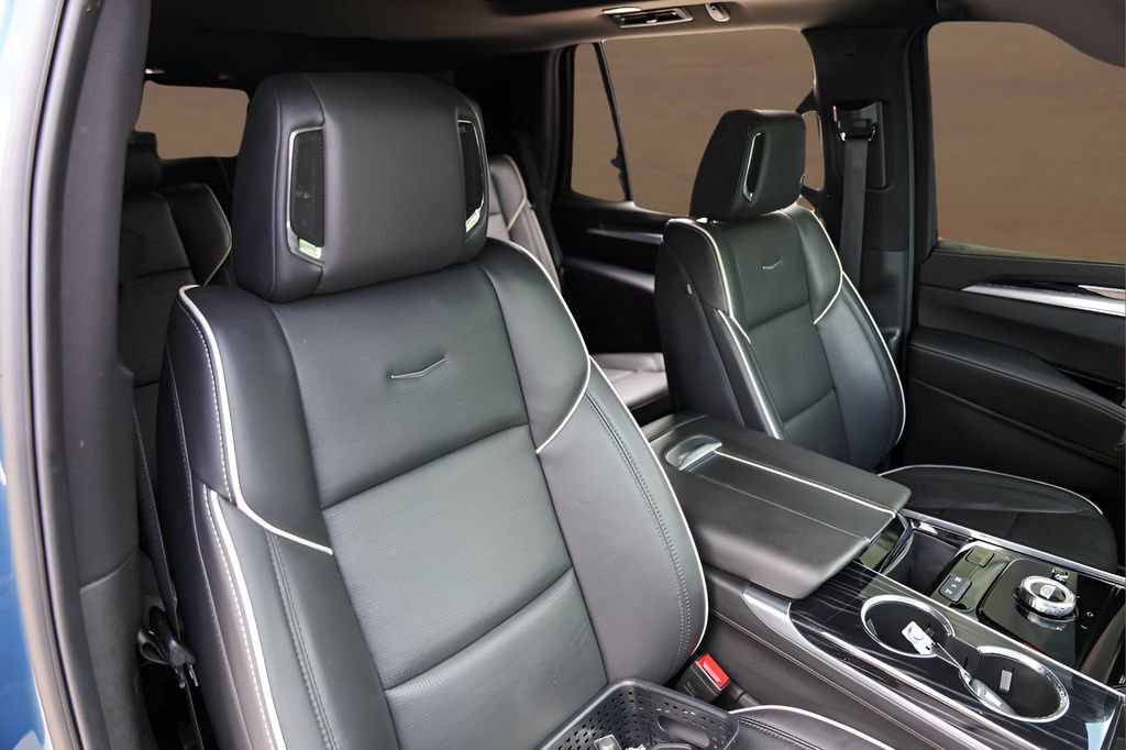 Certified 2025 Cadillac Escalade Sport w/ Touring Package AWD/4WD image 31