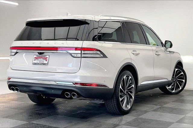Used 2020 Lincoln Aviator Reserve w/ Equipment Group 202A image 13