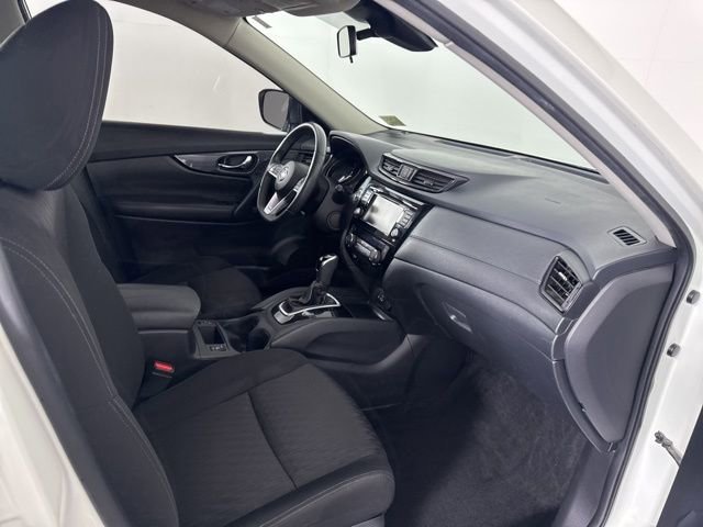 Used 2019 Nissan Rogue SV image 17