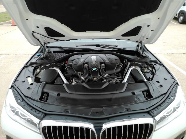 Used 2019 BMW 750i w/ Executive Package RWD image 61