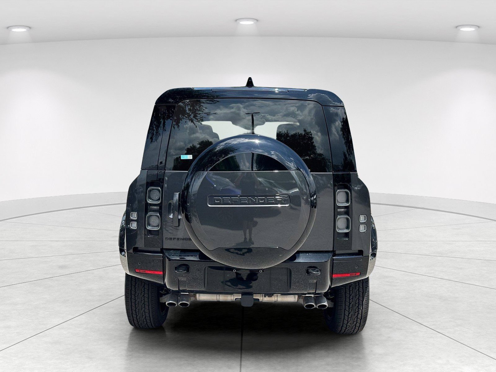 Used 2024 Land Rover Defender 110 V8 AWD/4WD image 6