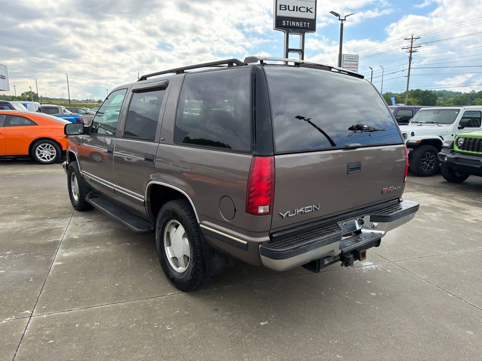 Used 1997 GMC Yukon 4WD 4-Door w/ Marketing Opt Pkg 5 image 7