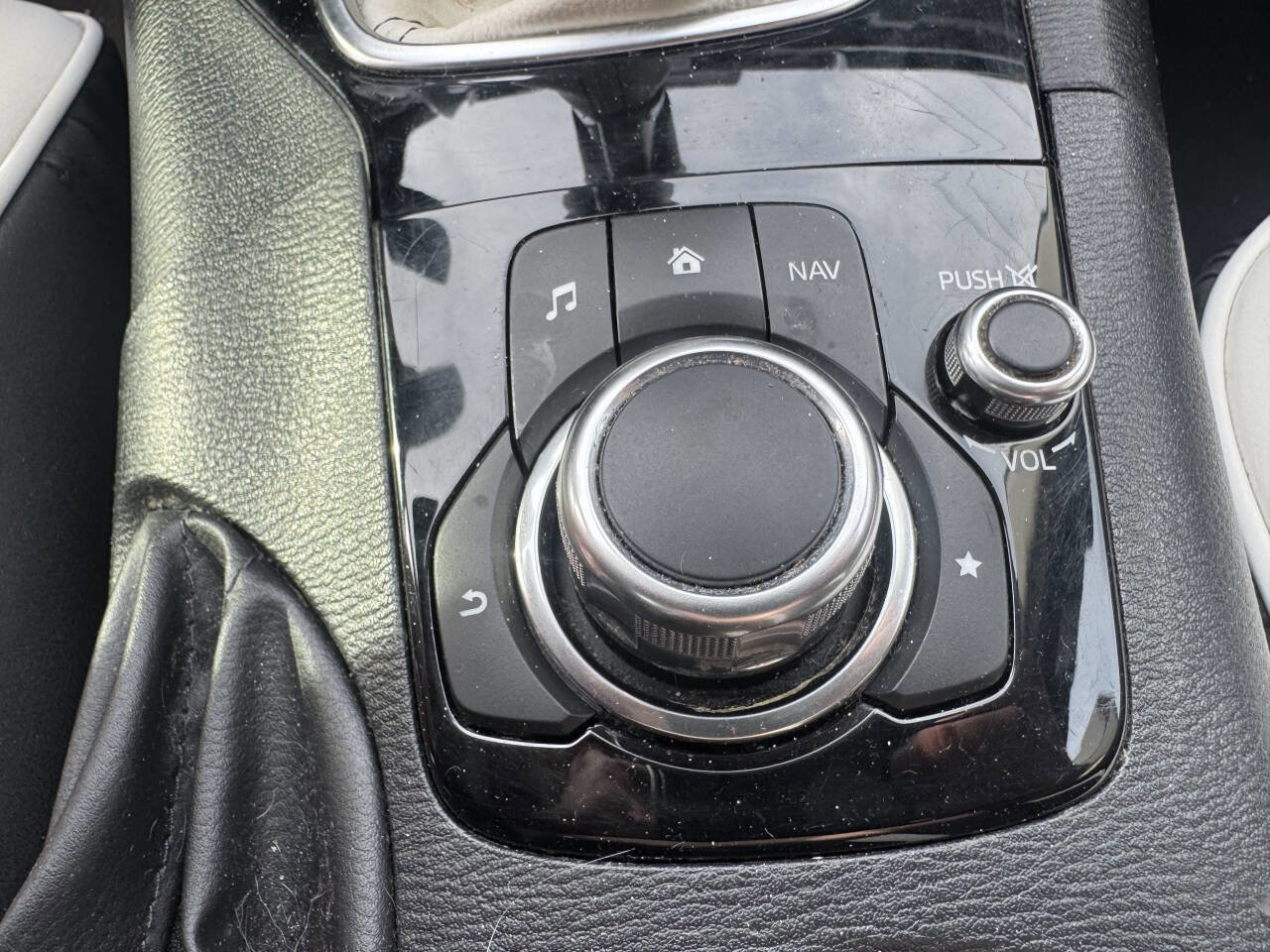 Used 2015 MAZDA MAZDA3 i Sport FWD image 16