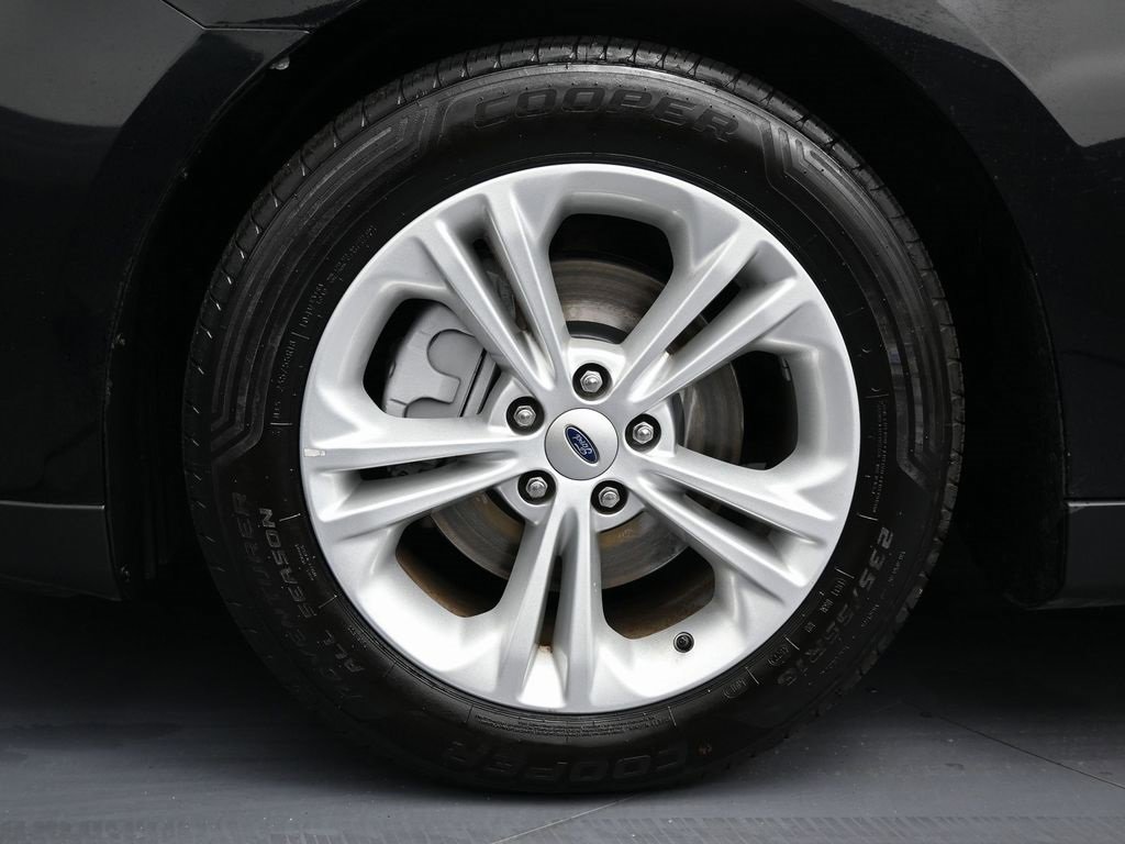 Used 2016 Ford Taurus SE image 9
