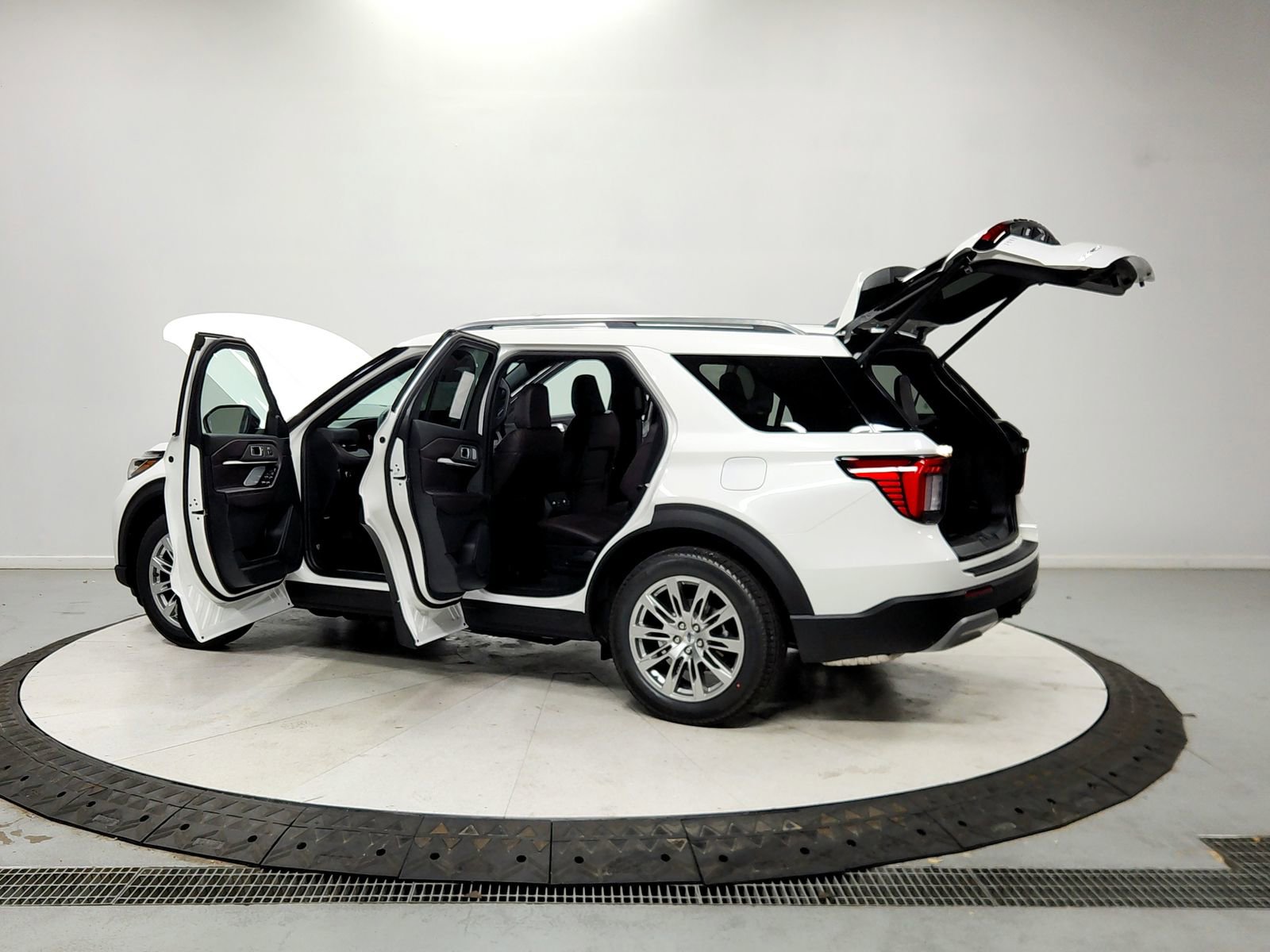 New 2026 Ford Explorer Platinum image 13