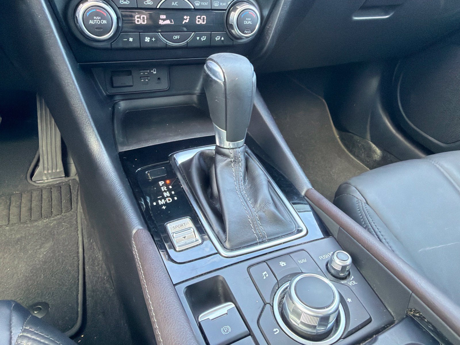 Used 2018 MAZDA MAZDA3 Touring FWD image 24
