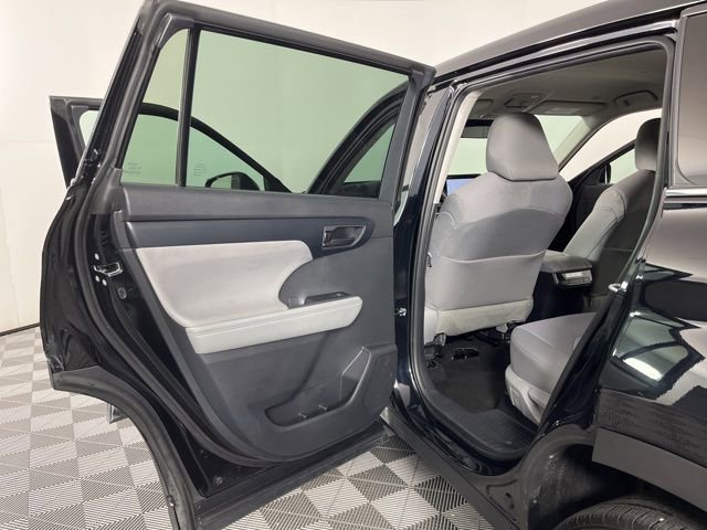 Used 2023 Toyota Highlander L image 44