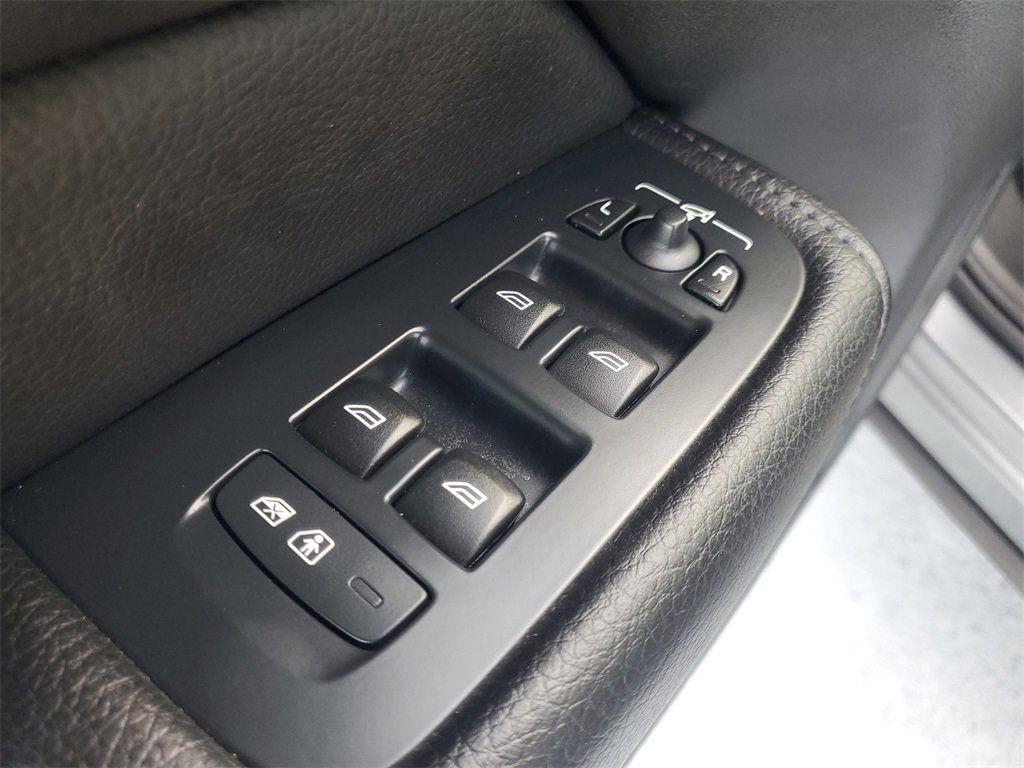 Used 2020 Volvo XC60 T5 Momentum w/ Protection Package Premier image 20