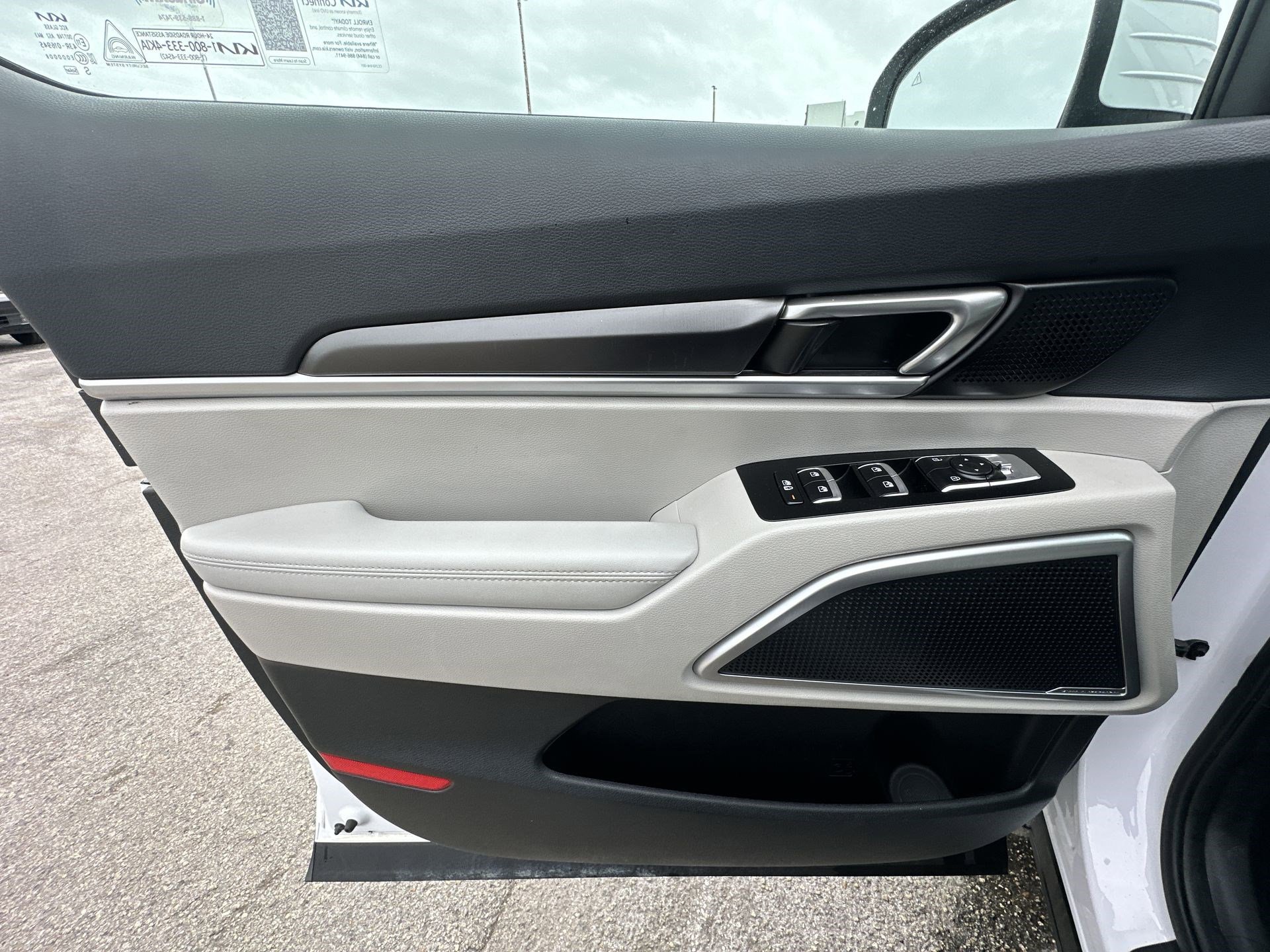 Used 2023 Kia Telluride S image 30