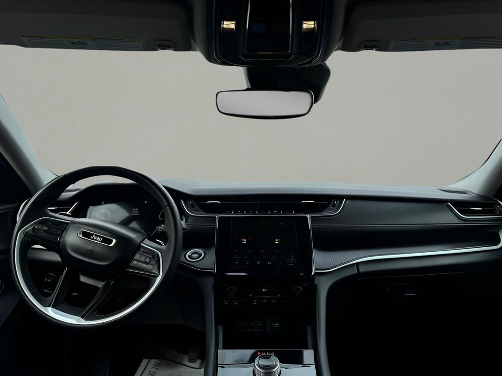 Used 2023 Jeep Grand Cherokee Laredo image 15