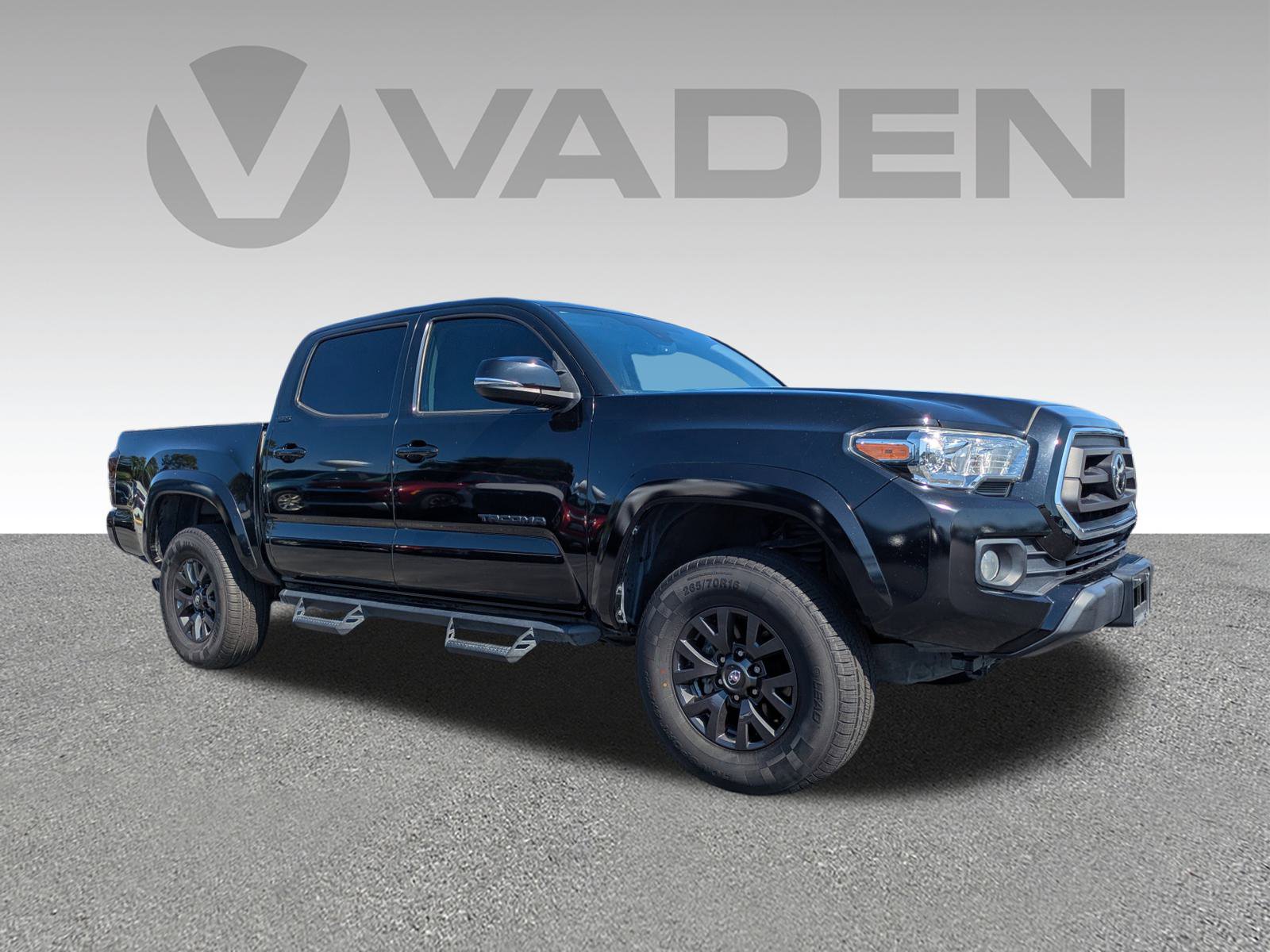 Used 2022 Toyota Tacoma SR5 w/ Technology Package image 3