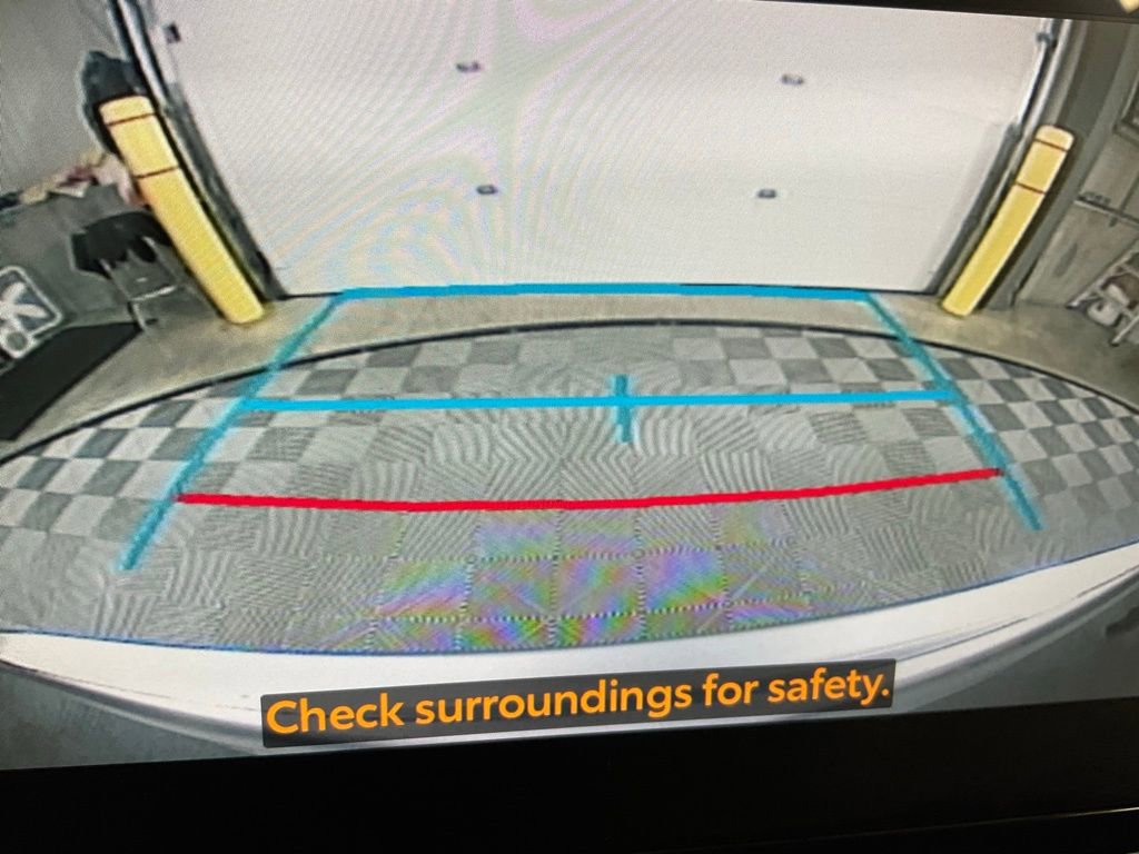 Used 2023 Toyota Highlander LE image 16